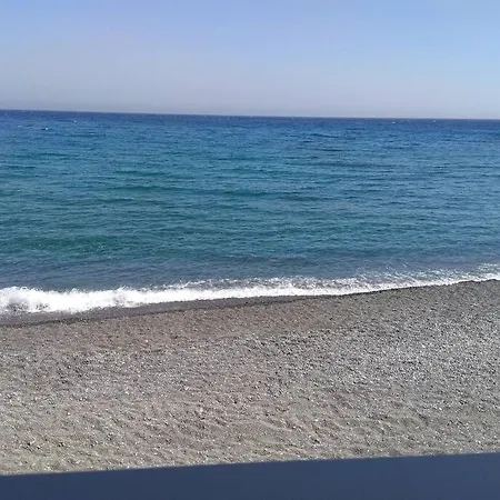 Tris Ekklisies Seaside