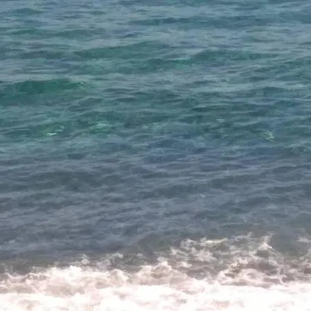 Tris Ekklisies Seaside Сasa de vacaciones Paránimfoi